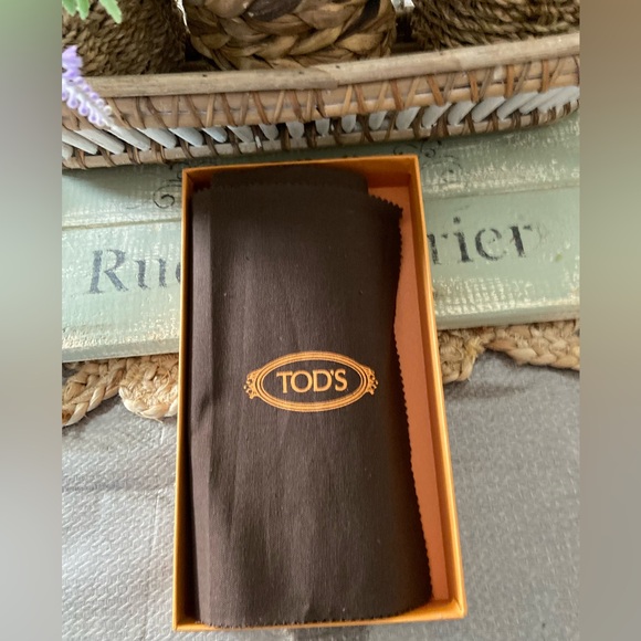 Tod’s Brown Leather Wallet - Picture 6 of 15